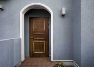 Cómo impermeabilizar puertas de madera para exteriores